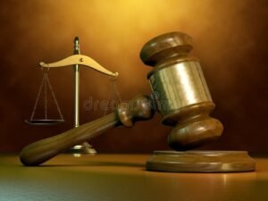 bilancia della giustizia e martello giudiziario