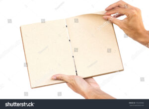 mani che tengono libretti postali aperti