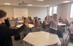 studenti universitari in aula di psicologia